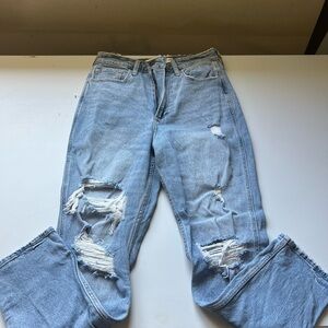 Hollister Curvy Ultra High Ride Mom Jeans